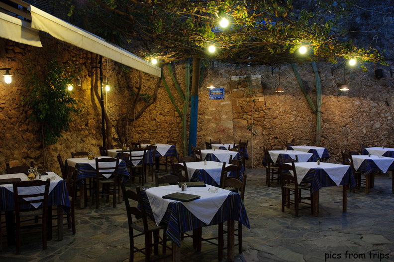 outdoor restaurant awaiting patrons_ Hania2010d20c208.jpg